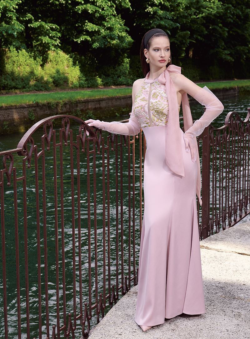 Abito da cerimonia con fiocco sulla spalla e ricami floreali Gianni Molaro